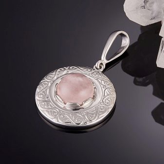 Рожевий кварц (фото 48): магічні та інші властивості каменю. Кому підходять вироби з кварцу рожевого кольору? Як виглядає кристал?