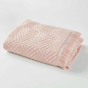 Рожевий кварц (фото 48): магічні та інші властивості каменю. Кому підходять вироби з кварцу рожевого кольору? Як виглядає кристал?