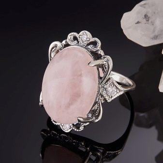 Рожевий кварц (фото 48): магічні та інші властивості каменю. Кому підходять вироби з кварцу рожевого кольору? Як виглядає кристал?