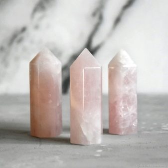Рожевий кварц (фото 48): магічні та інші властивості каменю. Кому підходять вироби з кварцу рожевого кольору? Як виглядає кристал?