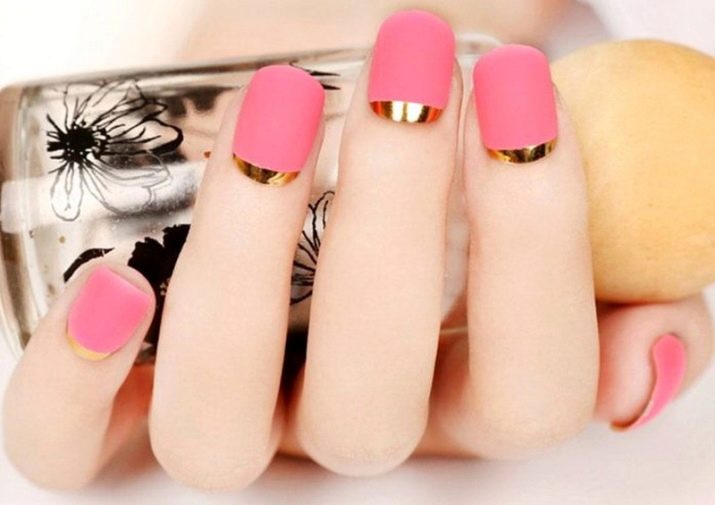 Рожевий манікюр (123 фото): красивий яскраво-рожевий манікюр з сірим кольором і сріблом, місячний декор та ідеї блискучих малюнків з смужками