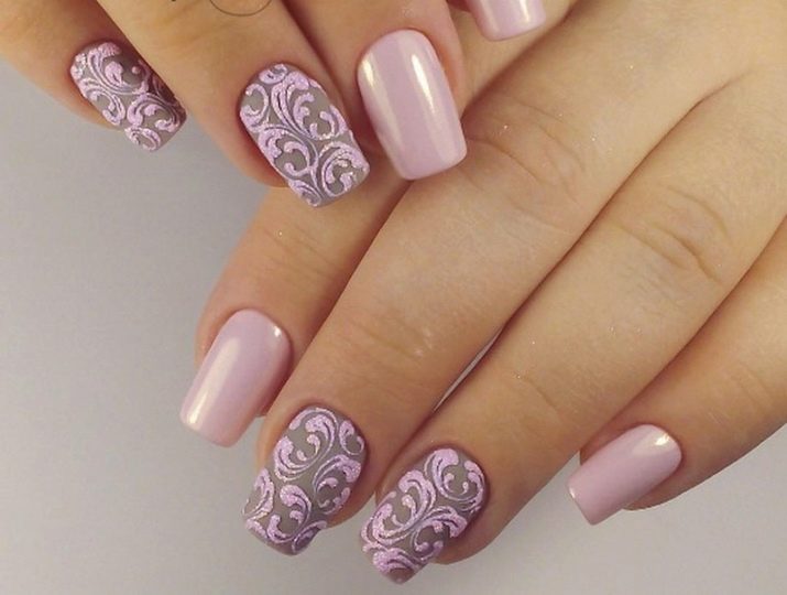 Рожевий манікюр (123 фото): красивий яскраво-рожевий манікюр з сірим кольором і сріблом, місячний декор та ідеї блискучих малюнків з смужками