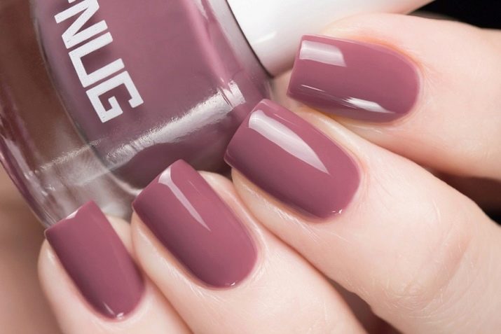 Рожевий манікюр (123 фото): красивий яскраво-рожевий манікюр з сірим кольором і сріблом, місячний декор та ідеї блискучих малюнків з смужками