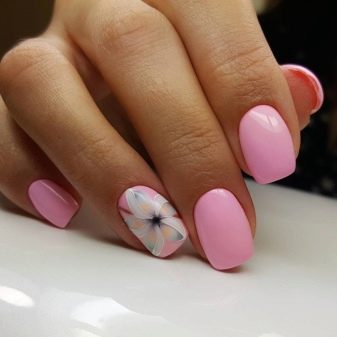 Рожевий манікюр (123 фото): красивий яскраво-рожевий манікюр з сірим кольором і сріблом, місячний декор та ідеї блискучих малюнків з смужками