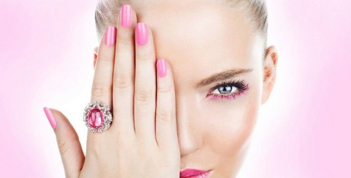 Рожевий манікюр (123 фото): красивий яскраво-рожевий манікюр з сірим кольором і сріблом, місячний декор та ідеї блискучих малюнків з смужками