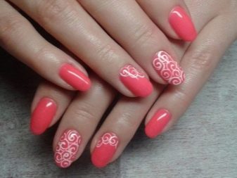 Рожевий манікюр (123 фото): красивий яскраво-рожевий манікюр з сірим кольором і сріблом, місячний декор та ідеї блискучих малюнків з смужками