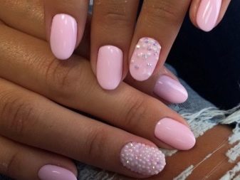 Рожевий манікюр (123 фото): красивий яскраво-рожевий манікюр з сірим кольором і сріблом, місячний декор та ідеї блискучих малюнків з смужками