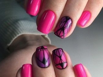 Рожевий манікюр (123 фото): красивий яскраво-рожевий манікюр з сірим кольором і сріблом, місячний декор та ідеї блискучих малюнків з смужками