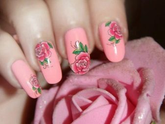 Рожевий манікюр (123 фото): красивий яскраво-рожевий манікюр з сірим кольором і сріблом, місячний декор та ідеї блискучих малюнків з смужками