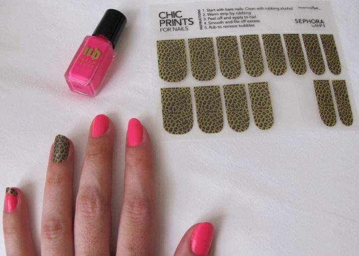 Рожевий манікюр (123 фото): красивий яскраво-рожевий манікюр з сірим кольором і сріблом, місячний декор та ідеї блискучих малюнків з смужками