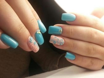 Рожевий манікюр (123 фото): красивий яскраво-рожевий манікюр з сірим кольором і сріблом, місячний декор та ідеї блискучих малюнків з смужками