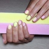 Рожевий манікюр (123 фото): красивий яскраво-рожевий манікюр з сірим кольором і сріблом, місячний декор та ідеї блискучих малюнків з смужками