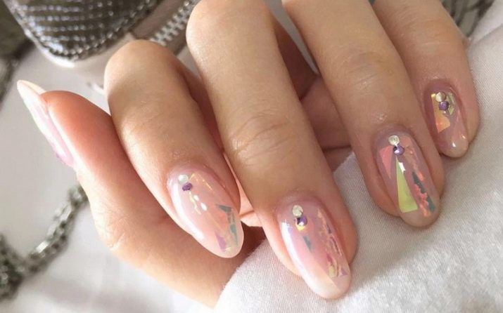 Рожевий манікюр (123 фото): красивий яскраво-рожевий манікюр з сірим кольором і сріблом, місячний декор та ідеї блискучих малюнків з смужками