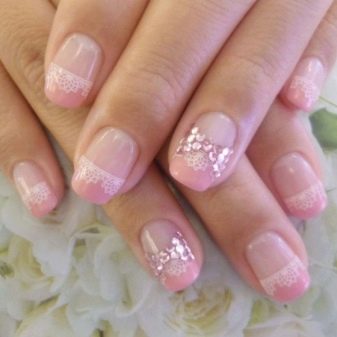 Рожевий манікюр (123 фото): річний дизайн нігтів лаком кольору пильна троянда і темно-перламутрового відтінку