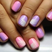 Рожевий манікюр (123 фото): річний дизайн нігтів лаком кольору пильна троянда і темно-перламутрового відтінку