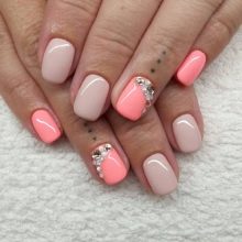 Рожевий манікюр (123 фото): річний дизайн нігтів лаком кольору пильна троянда і темно-перламутрового відтінку