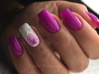 Рожевий манікюр (123 фото): річний дизайн нігтів лаком кольору пильна троянда і темно-перламутрового відтінку