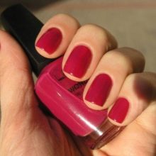 Рожевий манікюр (123 фото): річний дизайн нігтів лаком кольору пильна троянда і темно-перламутрового відтінку