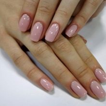 Рожевий манікюр (123 фото): річний дизайн нігтів лаком кольору пильна троянда і темно-перламутрового відтінку