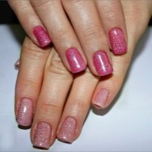 Рожевий манікюр (123 фото): річний дизайн нігтів лаком кольору пильна троянда і темно-перламутрового відтінку