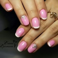 Рожевий манікюр (123 фото): річний дизайн нігтів лаком кольору пильна троянда і темно-перламутрового відтінку