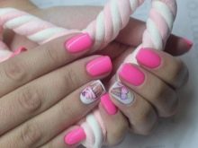 Рожевий манікюр (123 фото): річний дизайн нігтів лаком кольору пильна троянда і темно-перламутрового відтінку