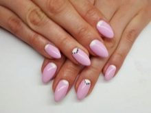 Рожевий манікюр (123 фото): річний дизайн нігтів лаком кольору пильна троянда і темно-перламутрового відтінку