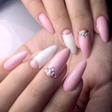 Рожевий манікюр (123 фото): річний дизайн нігтів лаком кольору пильна троянда і темно-перламутрового відтінку