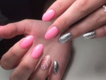 Рожевий манікюр (123 фото): річний дизайн нігтів лаком кольору пильна троянда і темно-перламутрового відтінку