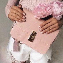 Рожевий манікюр на короткі нігті (44 фото): як підібрати дизайн? Оригінальне оформлення нігтів стразами