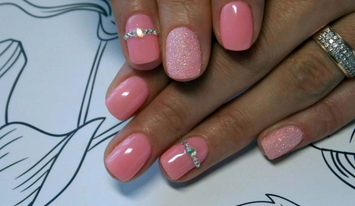 Рожевий манікюр на короткі нігті (44 фото): як підібрати дизайн? Оригінальне оформлення нігтів стразами