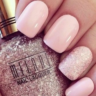 Рожевий манікюр на короткі нігті (44 фото): як підібрати дизайн? Оригінальне оформлення нігтів стразами