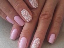 Рожевий манікюр на короткі нігті (44 фото): як підібрати дизайн? Оригінальне оформлення нігтів стразами