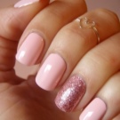 Рожевий манікюр на короткі нігті (44 фото): як підібрати дизайн? Оригінальне оформлення нігтів стразами