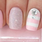 Рожевий манікюр на короткі нігті (44 фото): як підібрати дизайн? Оригінальне оформлення нігтів стразами