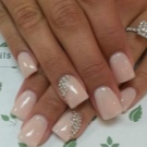 Рожевий манікюр на короткі нігті (44 фото): як підібрати дизайн? Оригінальне оформлення нігтів стразами