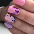 Рожевий манікюр на короткі нігті (44 фото): як підібрати дизайн? Оригінальне оформлення нігтів стразами