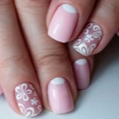 Рожевий манікюр на короткі нігті (44 фото): як підібрати дизайн? Оригінальне оформлення нігтів стразами