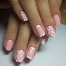 Рожевий манікюр на короткі нігті (44 фото): як підібрати дизайн? Оригінальне оформлення нігтів стразами