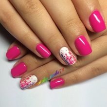 Рожевий манікюр на короткі нігті (44 фото): як підібрати дизайн? Оригінальне оформлення нігтів стразами