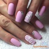 Рожевий манікюр зі стразами (89 фото): дизайн нігтів в яскраво-рожевому кольорі, френч з камінням