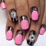 Рожевий манікюр зі стразами (89 фото): дизайн нігтів в яскраво-рожевому кольорі, френч з камінням