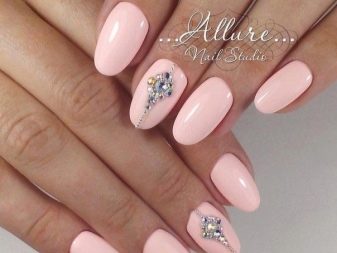 Рожевий манікюр зі стразами (89 фото): дизайн нігтів в яскраво-рожевому кольорі, френч з камінням