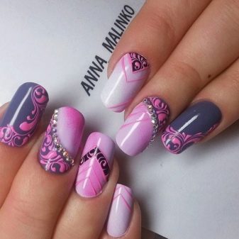 Рожевий манікюр зі стразами (89 фото): дизайн нігтів в яскраво-рожевому кольорі, френч з камінням