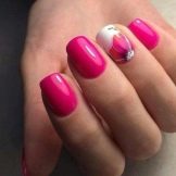 Рожевий манікюр зі стразами (89 фото): дизайн нігтів в яскраво-рожевому кольорі, френч з камінням