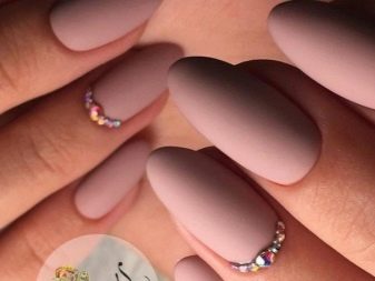 Рожевий манікюр зі стразами (89 фото): дизайн нігтів в яскраво-рожевому кольорі, френч з камінням