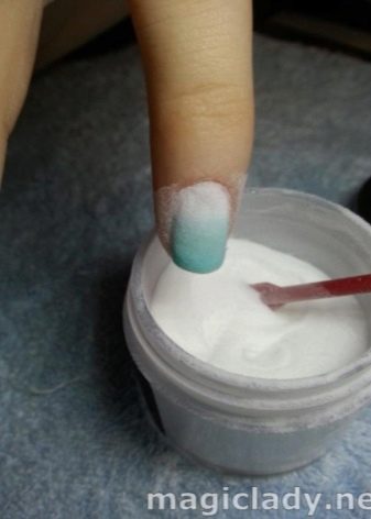 Рожевий матовий манікюр (55 фото): дизайн нігтів яскравим рожево-сірим лаком зі стразами і блискітками