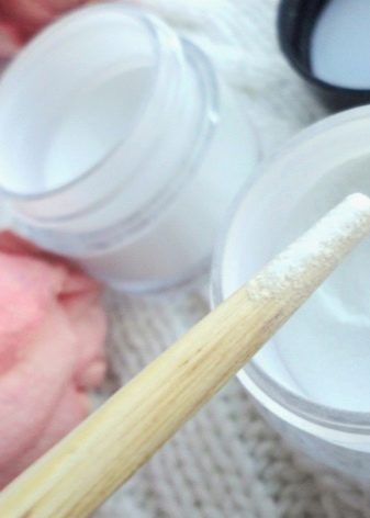 Рожевий матовий манікюр (55 фото): дизайн нігтів яскравим рожево-сірим лаком зі стразами і блискітками