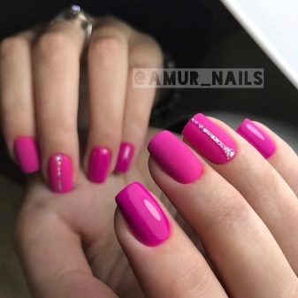 Рожевий матовий манікюр (55 фото): дизайн нігтів яскравим рожево-сірим лаком зі стразами і блискітками