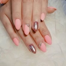 Рожевий матовий манікюр (55 фото): дизайн нігтів яскравим рожево-сірим лаком зі стразами і блискітками
